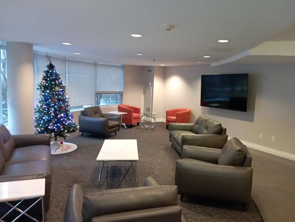 1 Bedroom + Parking :  Bath