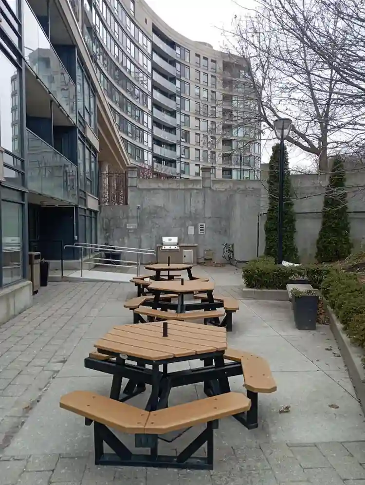 1 Bedroom + Parking : Bath