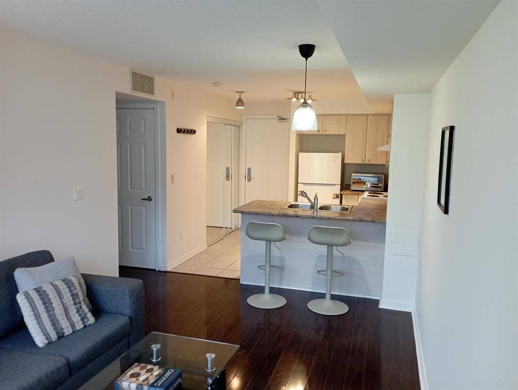 1 Bedroom + Parking :  Bath