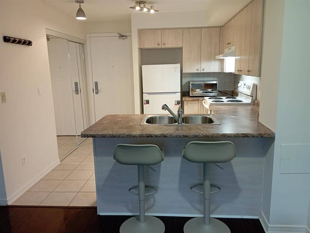 1 Bedroom + Parking :  Bath