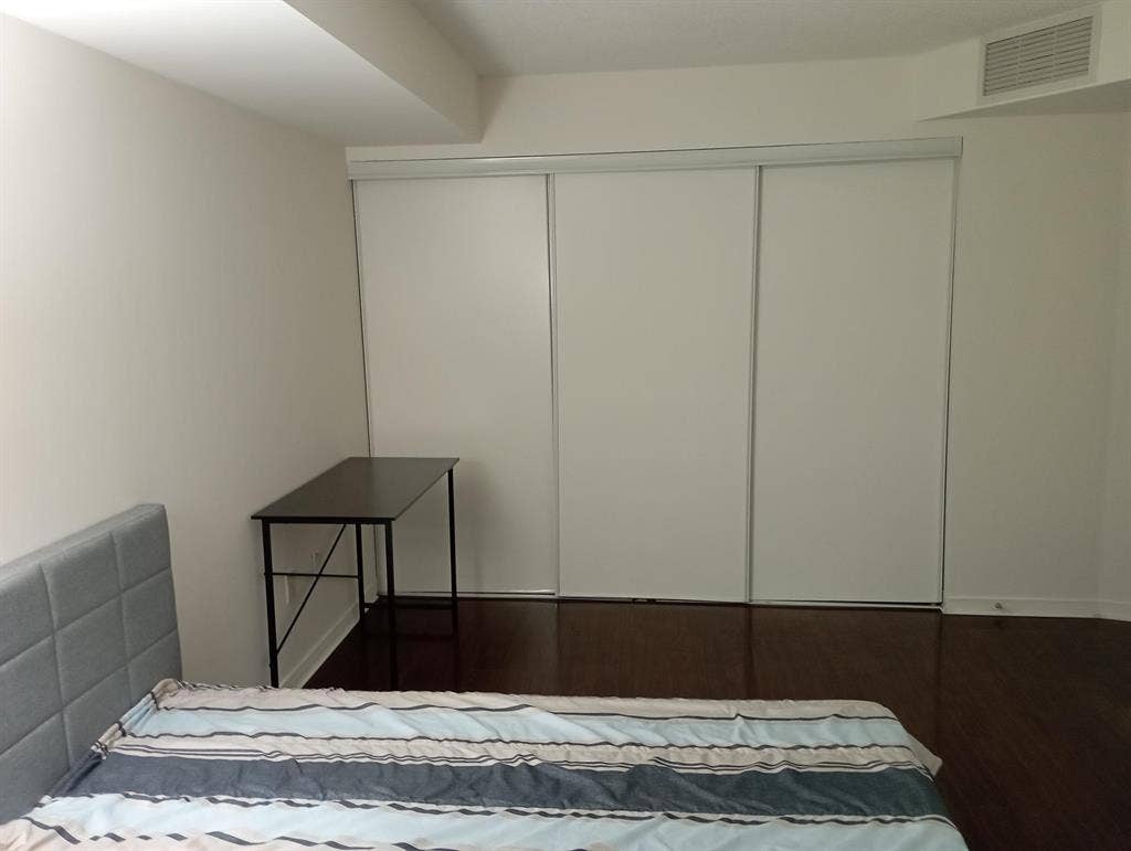 1 Bedroom + Parking :  Bath