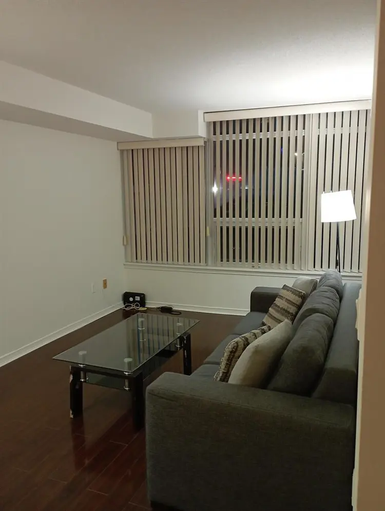 1 Bedroom + Parking : Bath