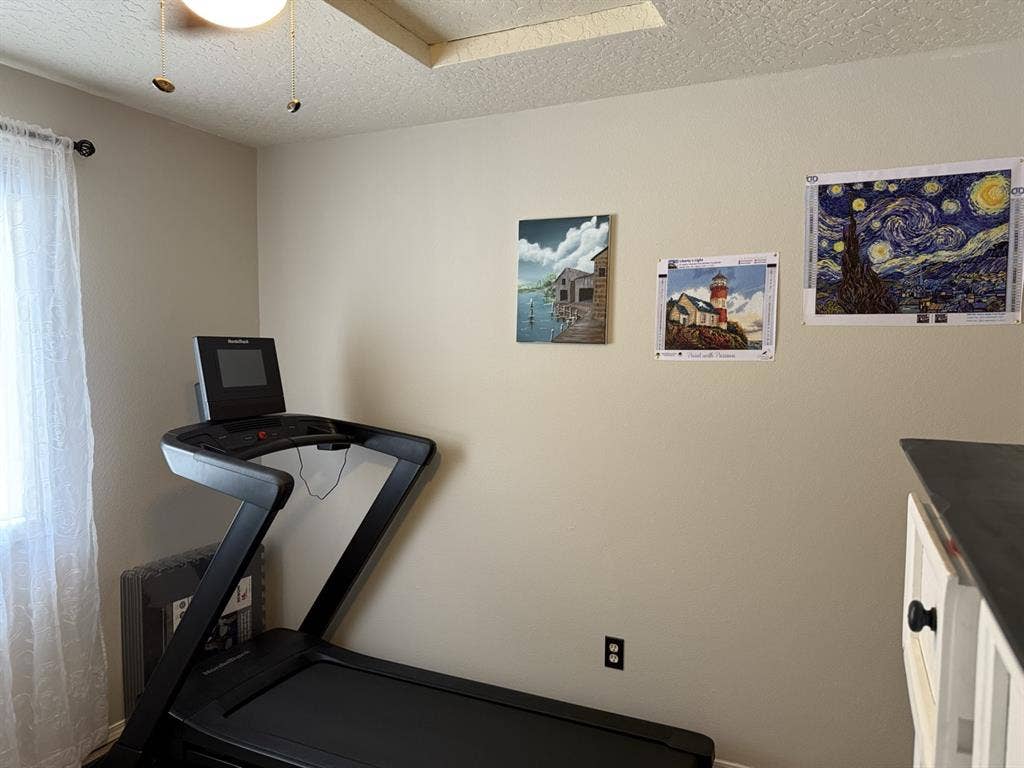 Room for Rent in 3-Bedroom House!