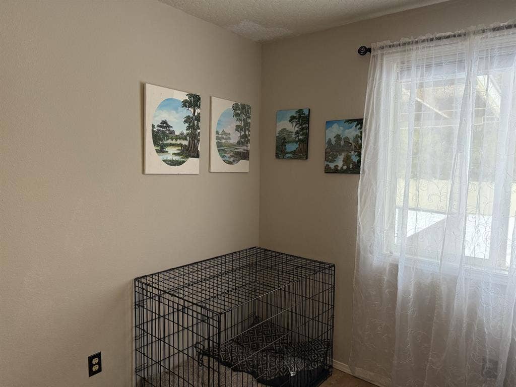 Room for Rent in 3-Bedroom House!