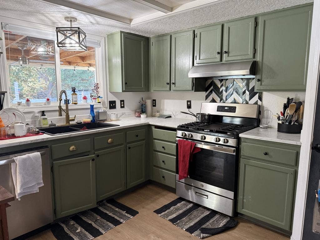 Room for Rent in 3-Bedroom House!