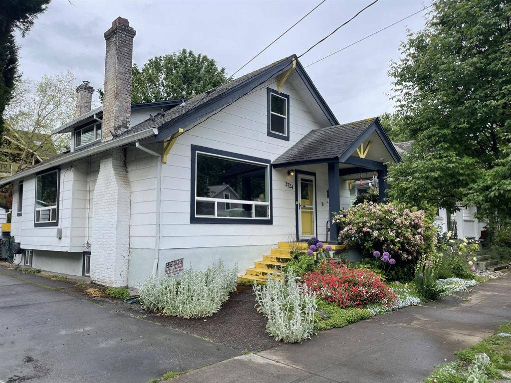 Sweet room in close in SE