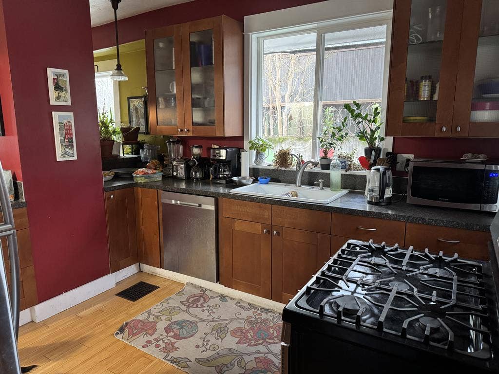 Sweet room in close in SE