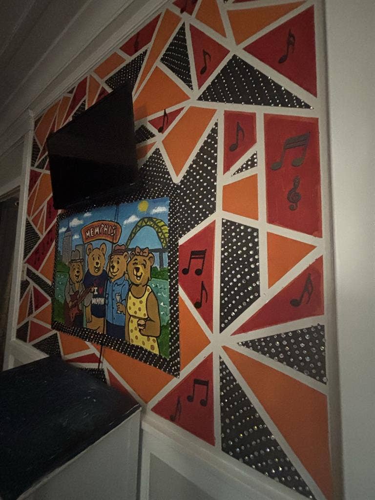 1 king bed, furnished. Private entrance