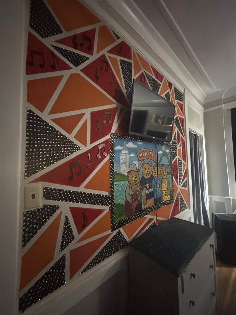 1 king bed, furnished. Private entrance