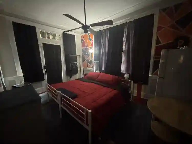 1 king bed, furnished. Private entrance