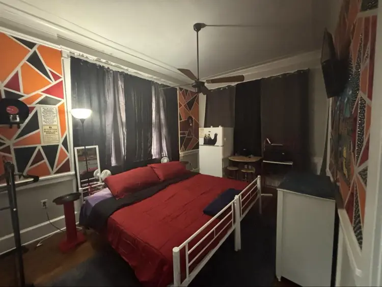 1 king bed, furnished. Private entrance