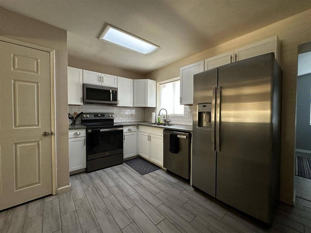 Room for rent by Grant/Park