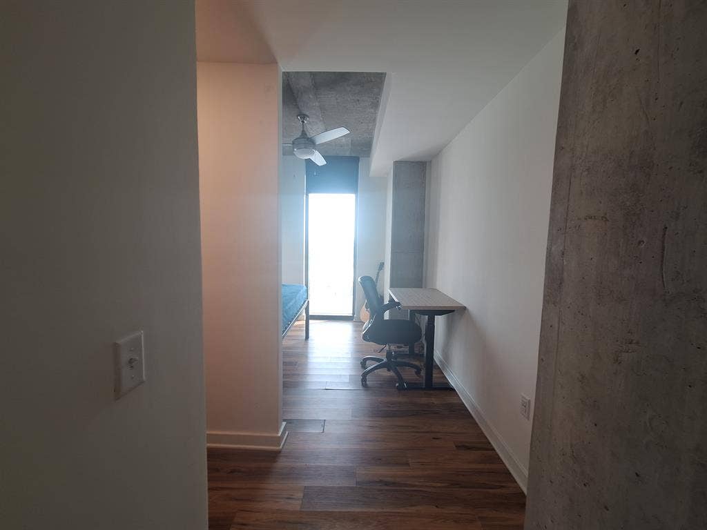 ROOM available in downtown ATL 🌟