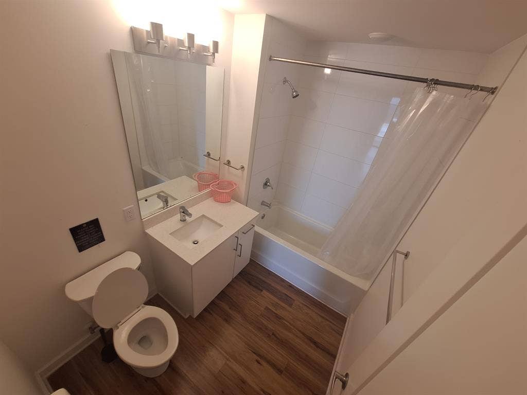 ROOM available in downtown ATL 🌟