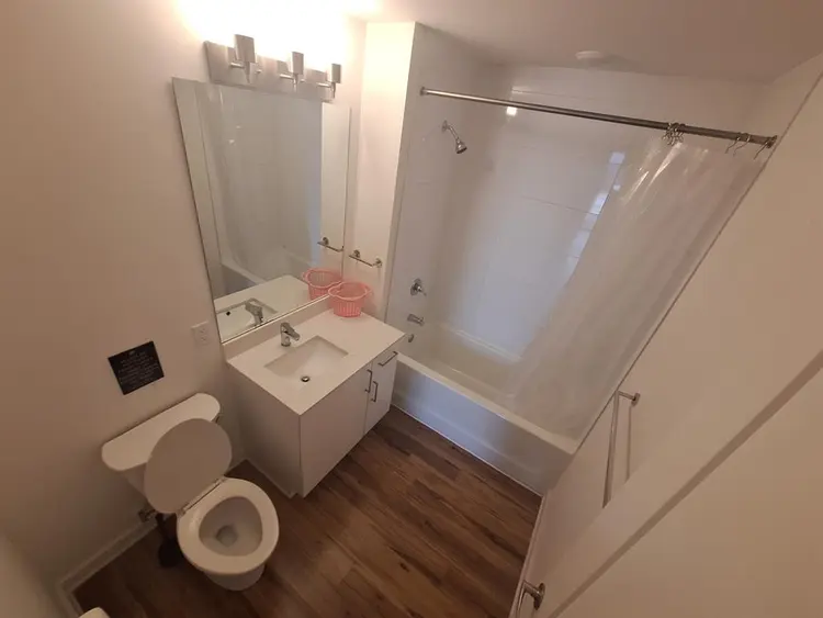 ROOM available in downtown ATL 🌟