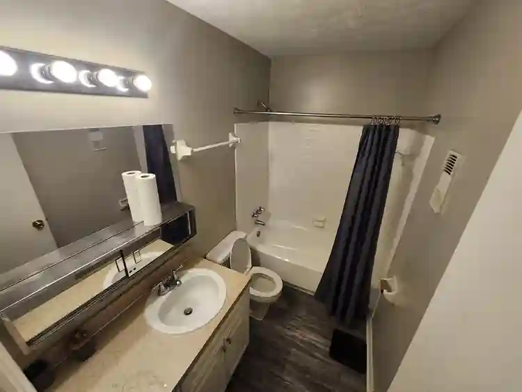 Roommate Wanted br Townhouse