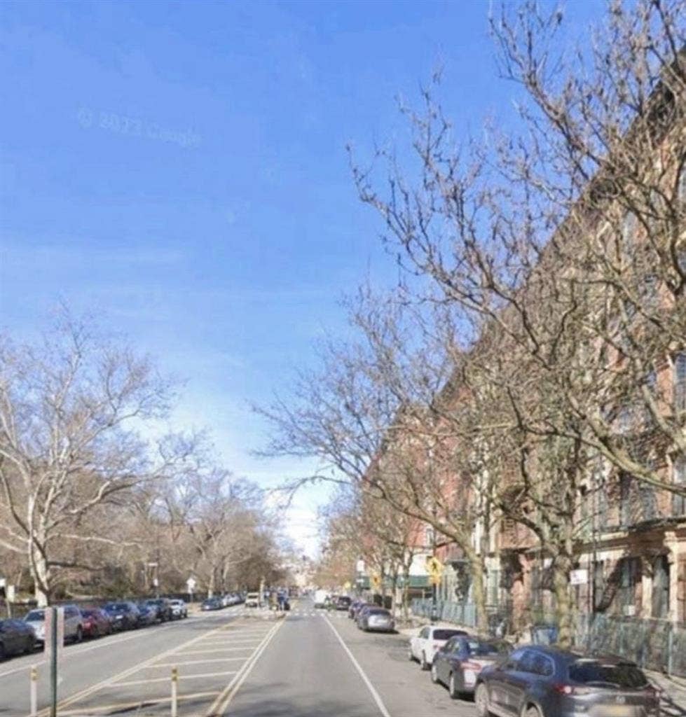 Private Furnished Bedroom/Bathroomm