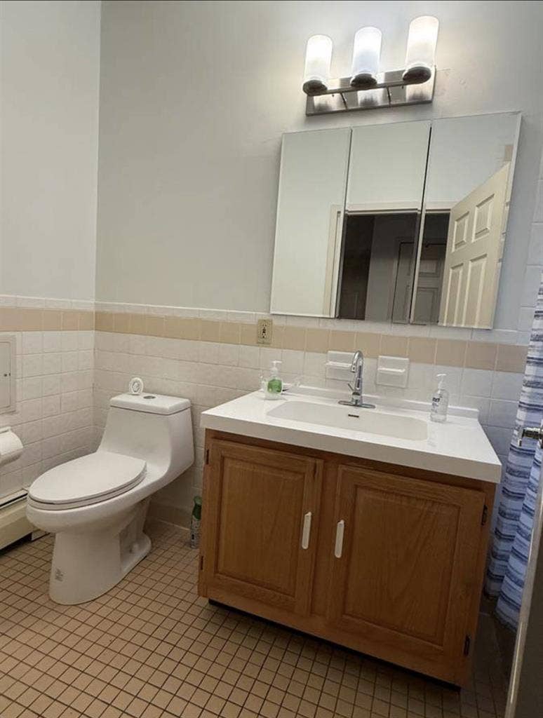 Private Furnished Bedroom/Bathroomm