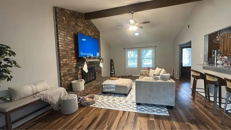 Looking for a responsible
roomie!