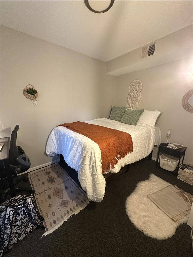 WANTED] SPRING SUBLEASE