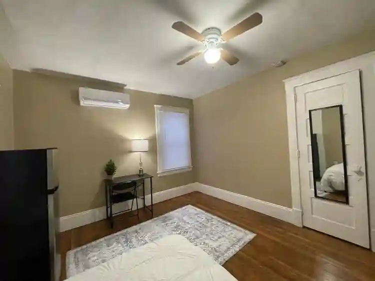 8 BR in Cleveland