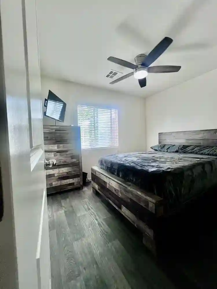 FURNISHED ROOM FOR RENT AVAILABLE