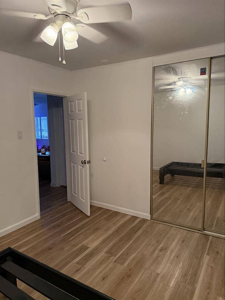 Room in nice Long Beach Plaza