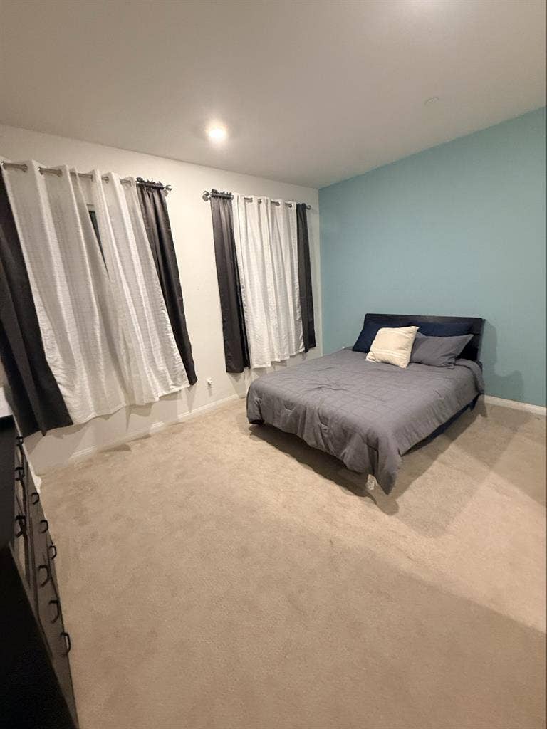 ROOM IN BRAND NEW HOME IN homelandd