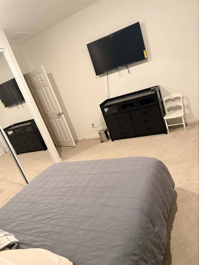 ROOM IN BRAND NEW HOME IN homelandd