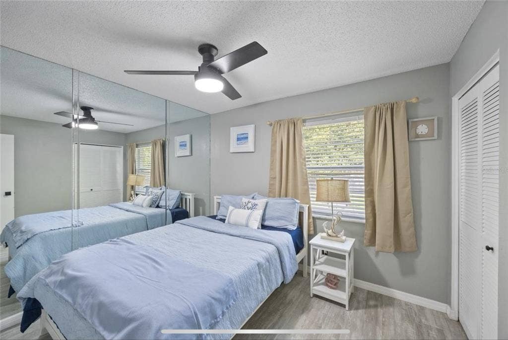 Monthly Flat fee - roommates wanted