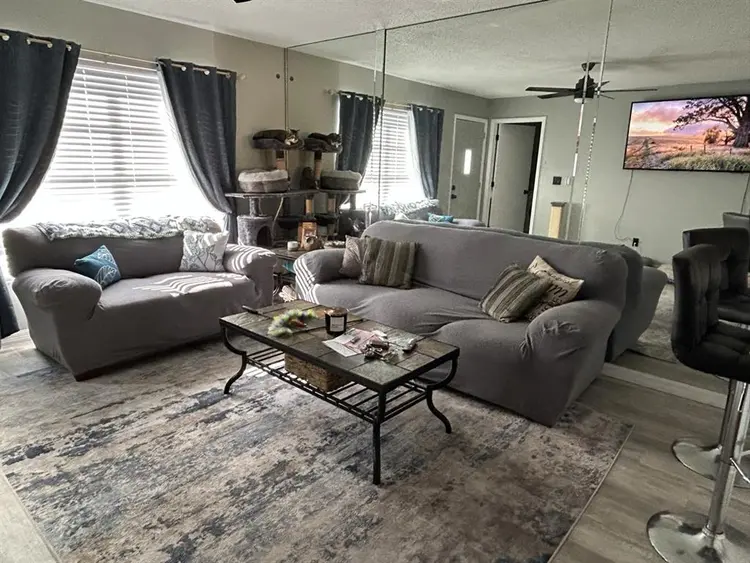 Monthly Flat fee - roommate wanted