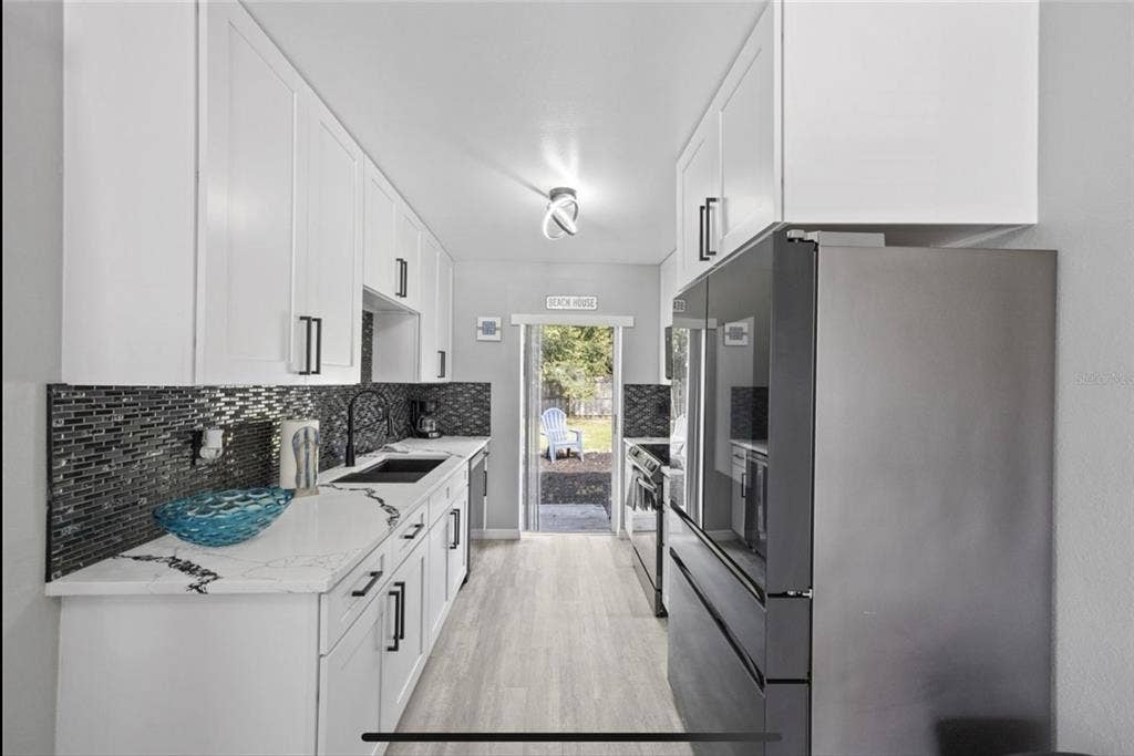 Monthly Flat fee - roommates wanted