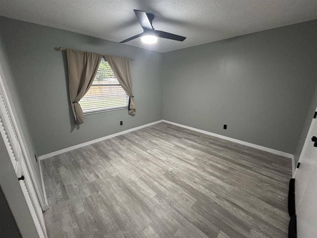 Monthly Flat fee - roommates wanted