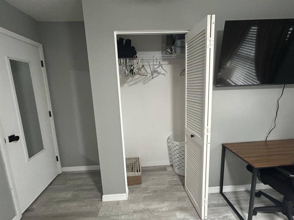Monthly Flat fee - roommate wanted