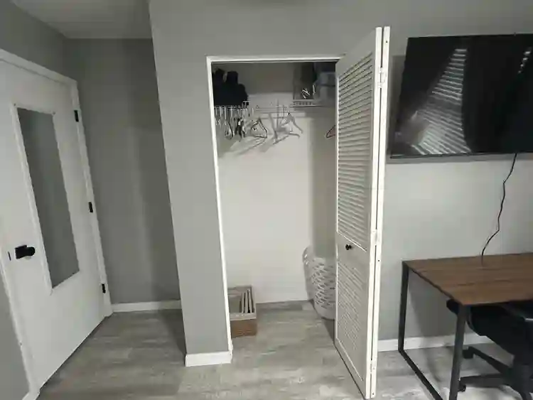 Monthly Flat fee - roommate wanted