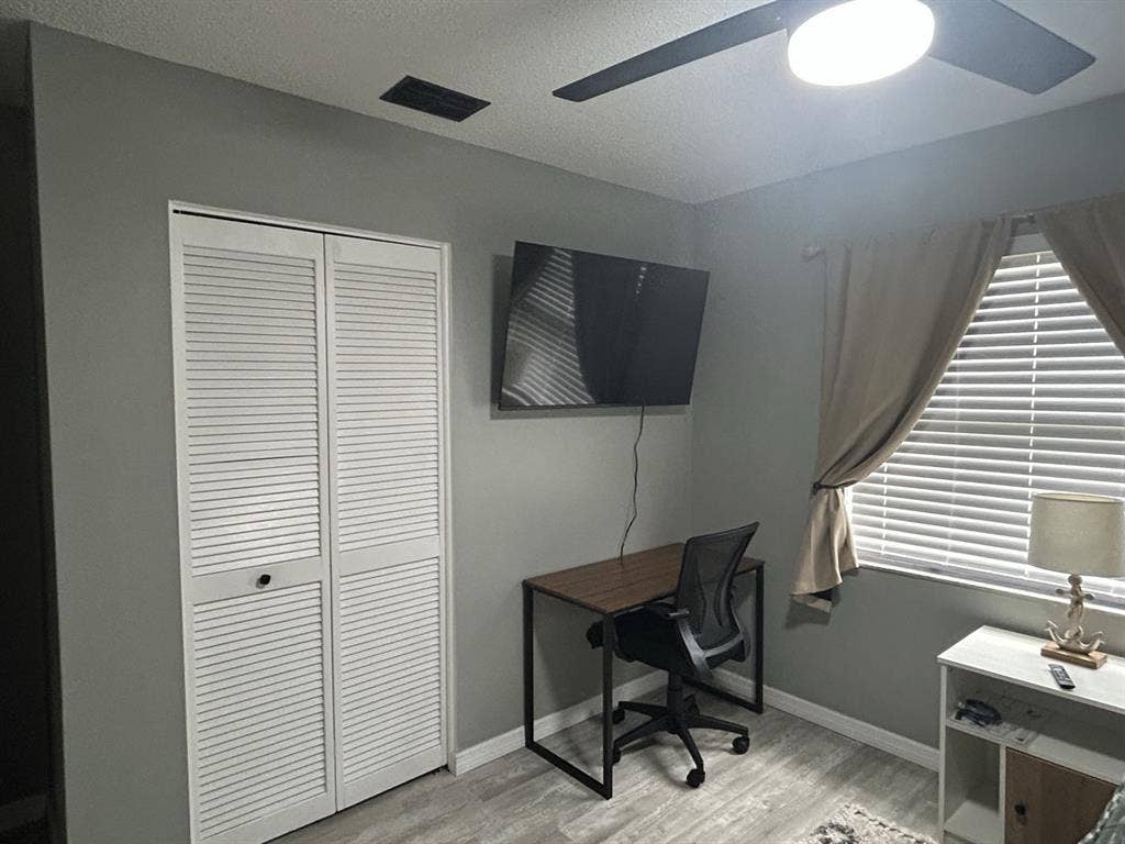 Monthly Flat fee - roommate wanted