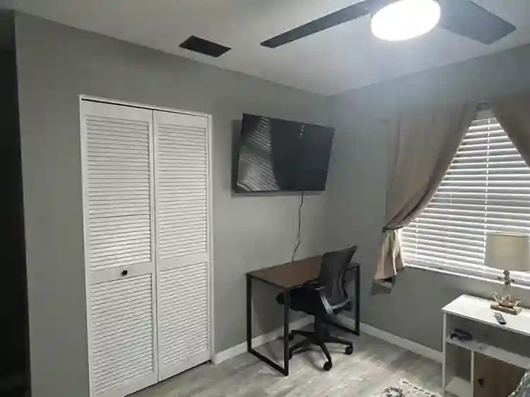 Monthly Flat fee - roommate wanted