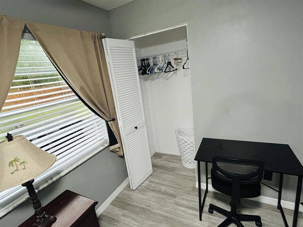 Monthly Flat fee - roommate wanted