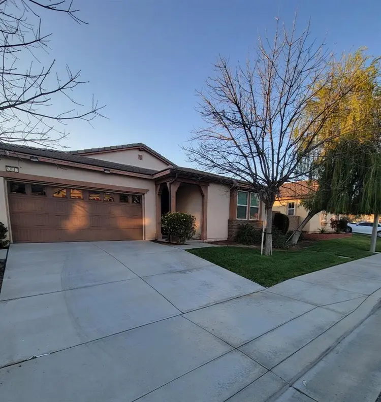 Room for rent with house access.