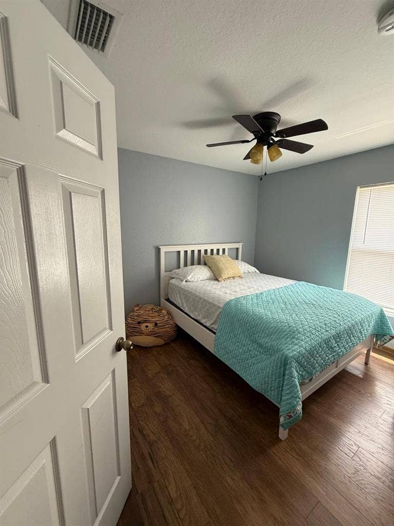 Room for Rent $. ( Women Only )