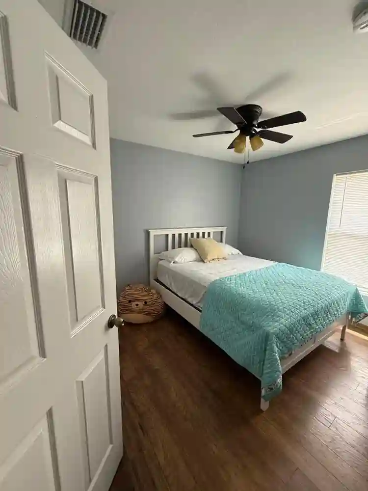 Room for Rent $. ( Women Only )