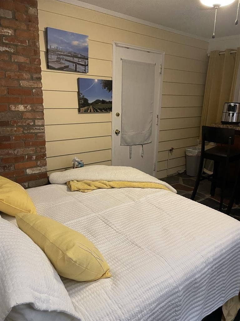 Room for rent includes Utilities