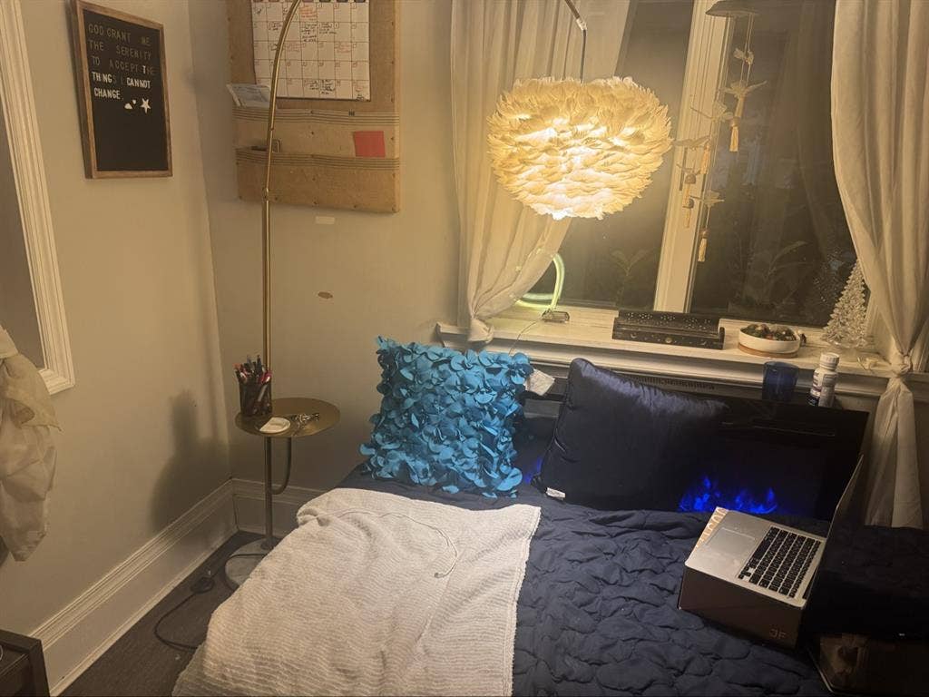 Single, Cozy room w/Own Bath & Kit