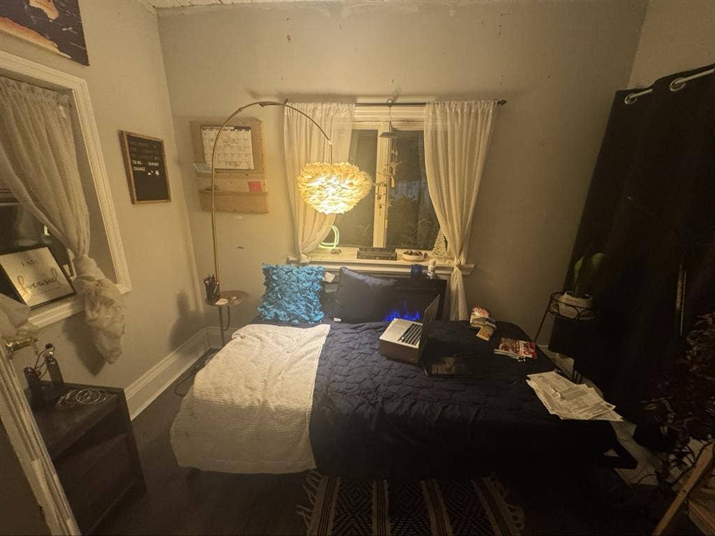 Single, Cozy room w/Own Bath & Kit