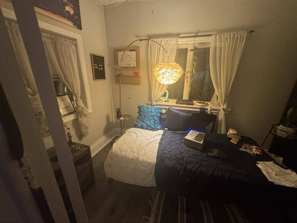 Single, Cozy room w/Own Bath & Kit
