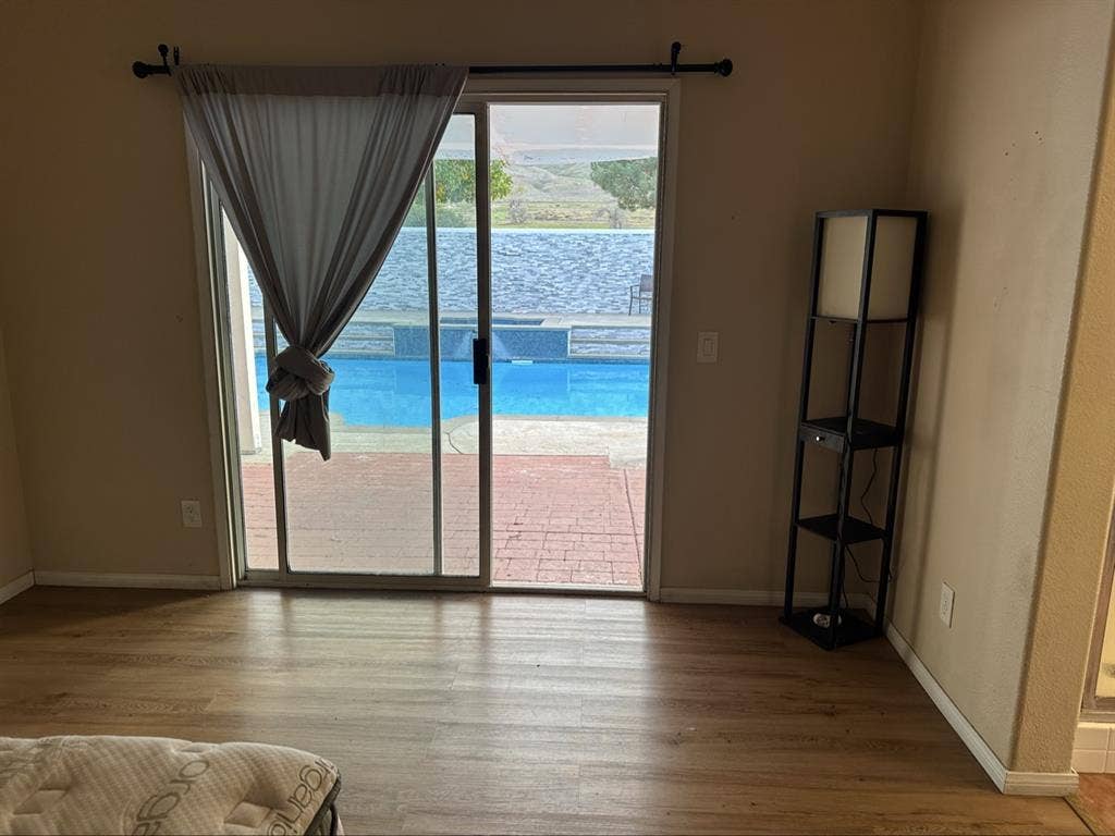 Rooms for rent $ off