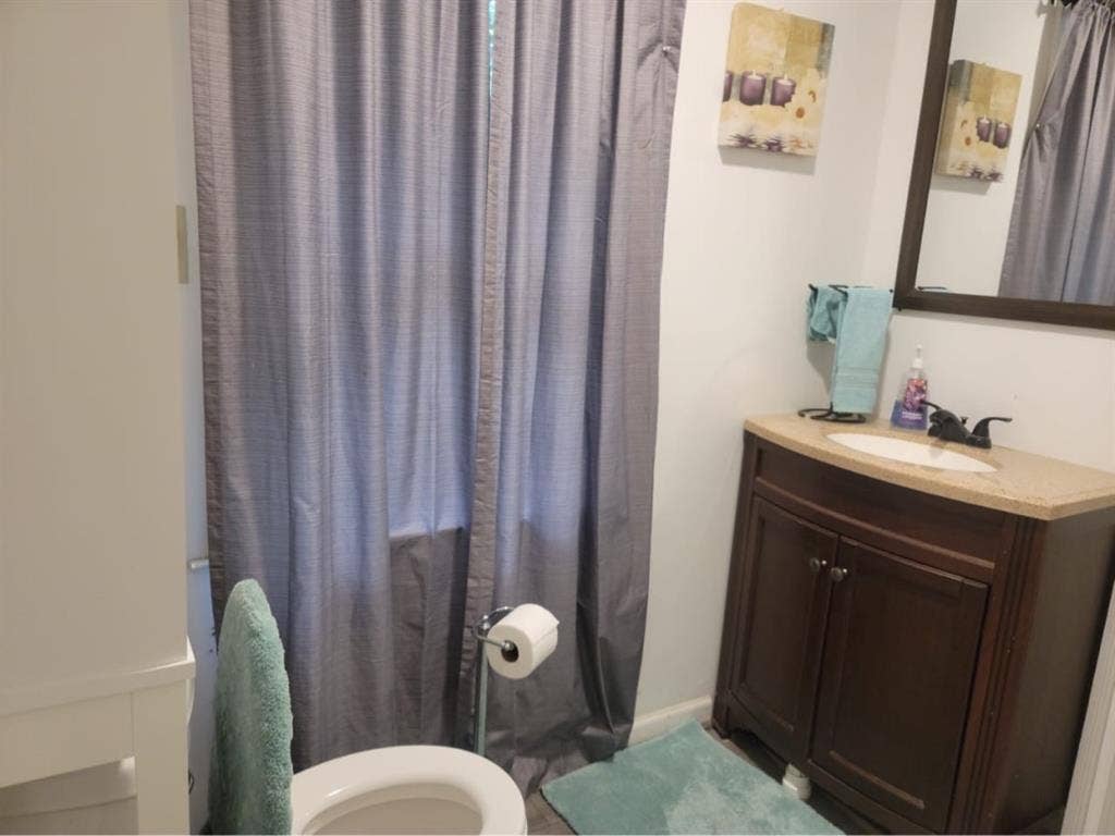 Looking for a Female Roommate 🏠✨