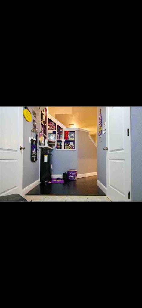 Full size bed w shared bathroom