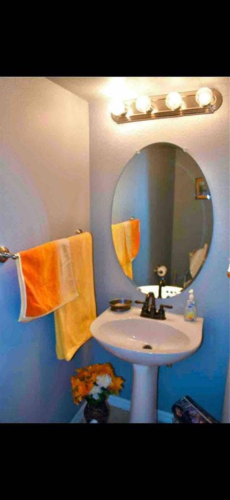 Full size bed w shared bathroom