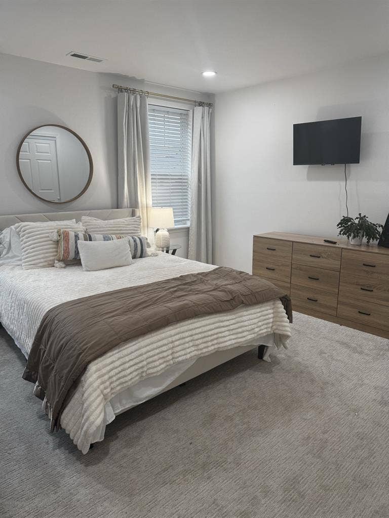 Beautiful Room in Sherwood